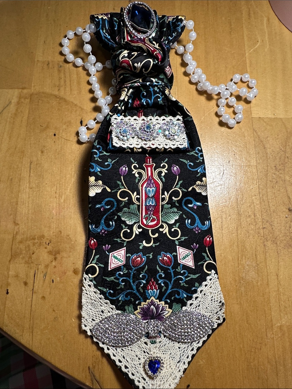 Tabasco Women's Black Multicolor Embellished Decorative Necklace Tie